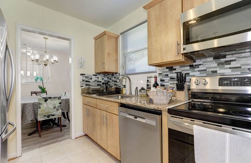College Park House | Modern living for visit DC/UMD, 2 bedrooms, 4 beds with central AC/heating