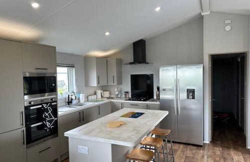 Truro House | Modern Lodge with Amazing Views