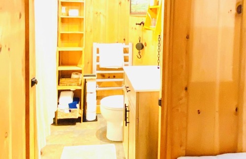 Boothbay Harbor Cabin | Modern Log Cabin with 100 years History ~~
