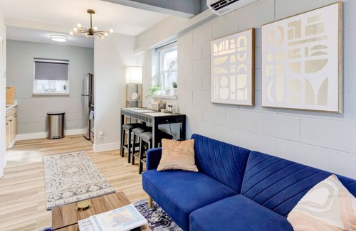 Downtown Memphis Apartment | Modern Luxe Loft with King Bed, Free Parking & Wi-Fi