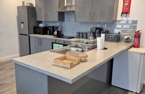 Fenny Stratford Apartment | Modern Luxurious 2 Bedroom Apartment with Balcony on High Street!