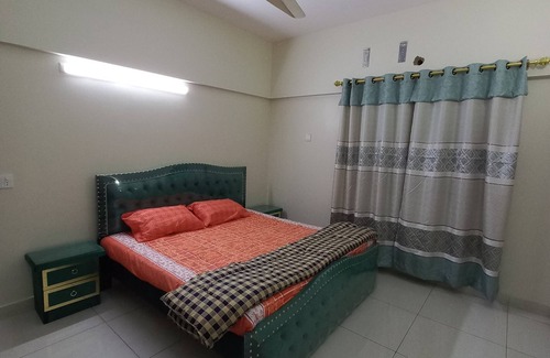 Gulshan-e-Iqbal Apartment | Modern Luxury Guest Apartment. 5 Minutes To The Shopping Mall & Theme Park