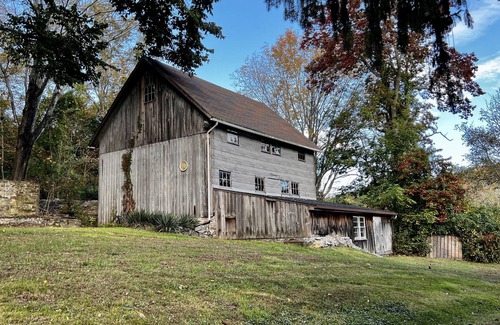 Montville House | Modern Luxury Home 1 minute walk to Mohegan Sun