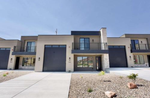 Kanab House | Modern Luxury Townhome near Zion and Bryce Canyon