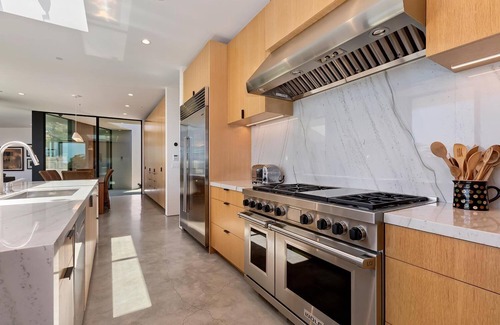 Western Malibu House | Modern Malibu Home with Amazing Views, Salt Water Pool & Gourmet Kitchen