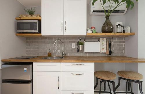 Flagami Apartment | Modern Miami Gem, Fresh Studio by Coral Gables #4