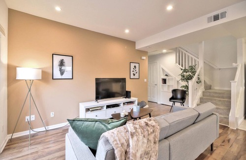 Mountain View House | Modern Mountain View 2BR w/Patio & Vaulted Ceilings