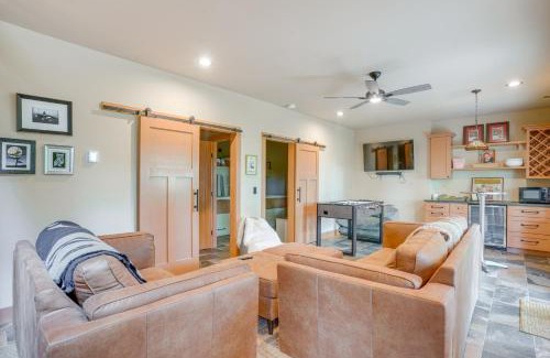 Nellysford House | Modern Nellysford Getaway with View Deck and Fire Pit