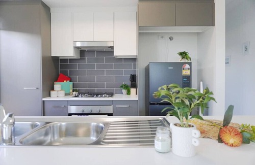 Redbank Plains House | Modern Nest with 4 bedrooms