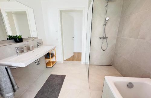 Lechhausen Apartment | Modern-Neu-Nespresso-Balkon-Parkplatz