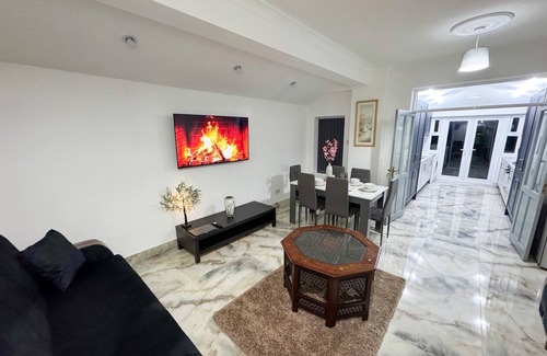 Bruce Grove House | Modern North London Retreat - 7 Bedrooms