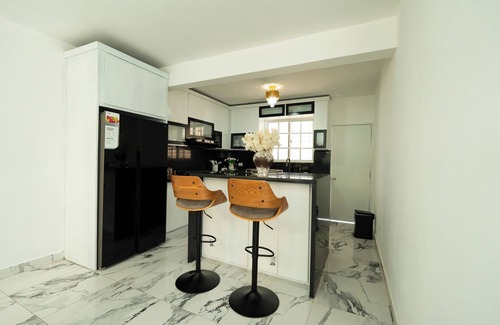 Santiago Province House | Modern Oasis : Where Elegance Meets Peace