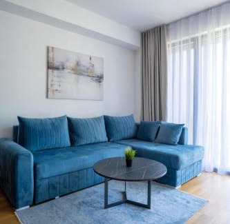 Tomicici Apartment | Modern One-Bedroom Apartment - 5 min to Porto Montenegro