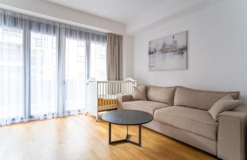 Tomicici Apartment | Modern One-Bedroom Apartment - 5 min to Porto Montenegro