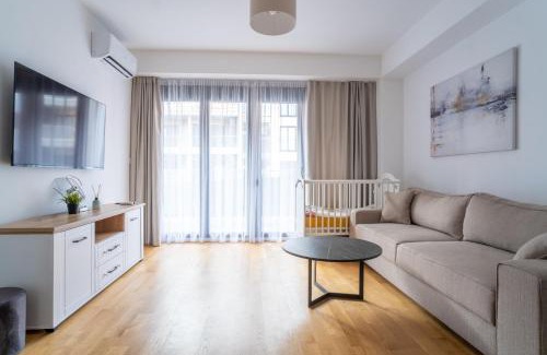 Tomicici Apartment | Modern One-Bedroom Apartment - 5 min to Porto Montenegro