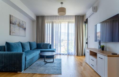 Tomicici Apartment | Modern One-Bedroom Apartment - 5 min to Porto Montenegro