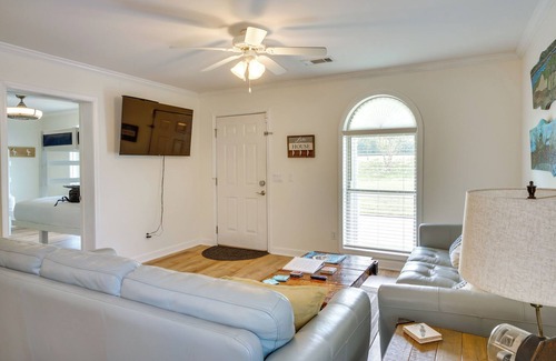 Lakeland Cottage | Modern Oscar Retreat Perched on False River!