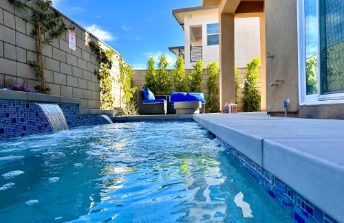 Palm Springs House | Modern Palm Springs Retreat Poolside Relaxation Scenic Views