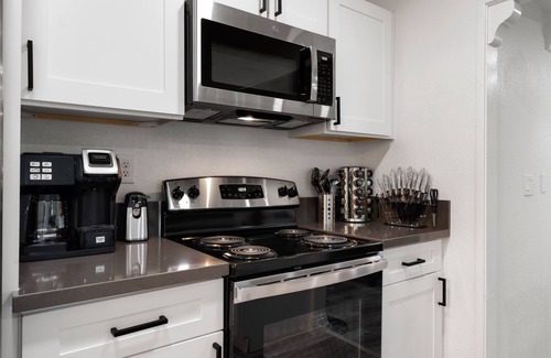 Citrus Heights House | Modern Pristine Comfortable 3BD/2BA Home W/POOl