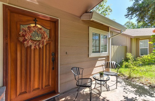 Antelope House | Modern private 3 bed/2 bath home close to freeway/shopping/dining