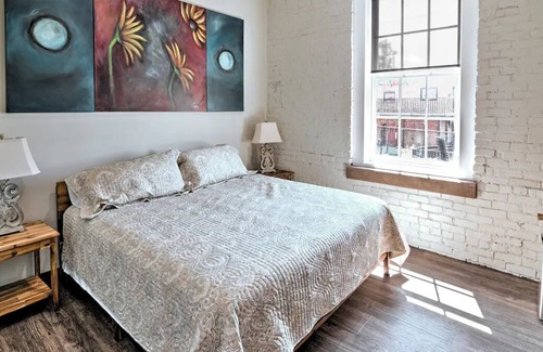 Hickory Apartment | Modern & Private King Room in Historic Downtown!