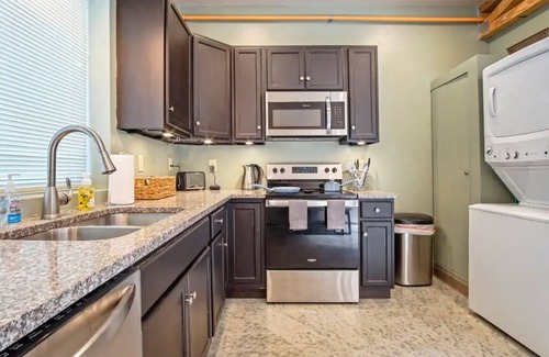 Central Oklahoma City House | Modern Private Townhome *Downtown OKC * Balcony *OU Med