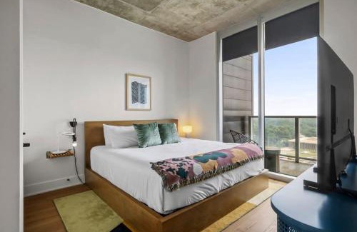 Rainey Street Historic District House | Modern Rainey St Oasis - Pool with Stunning Views