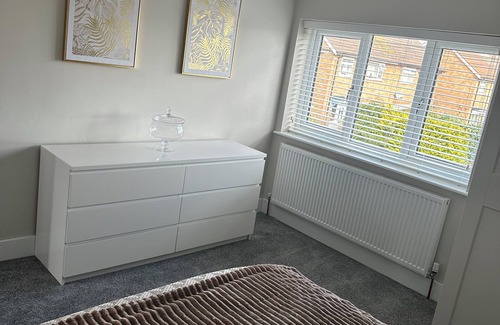 Hull House | Modern refurbed 3 bed house close to local amenities, salt end and Siemens site