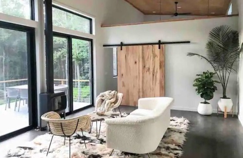 Olivebridge Cottage | Modern Remote Catskills getaway! Hot Tub & Views!