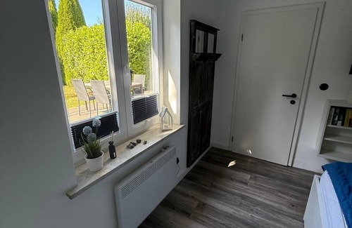 Gremersdorf House | Modern renovated vacation home with terrace, garden view and oven in Bankendorf -