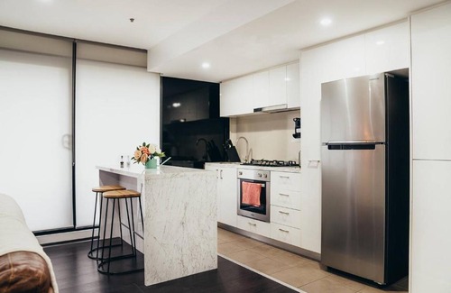 Melbourne Central Business District Apartment | Modern Resort-style Stay near Queen Vic Market