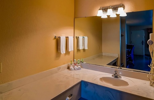 Sweet Home Hotel | Modern Room near Kelly Tank with Outdoor Pool and Free Breakfast Included
