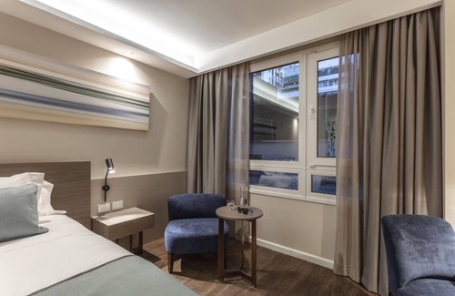 San Nicolas Hotel | Modern Room Steps from The Obelisk of Buenos Aires & Colon Theater – 5 Min Walk