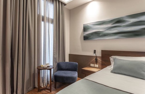 San Nicolas Hotel | Modern Room Steps from The Obelisk of Buenos Aires & Colon Theater – 5 Min Walk