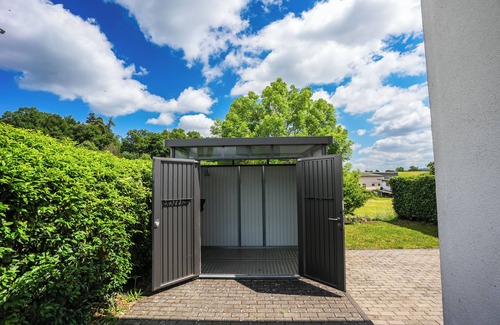 Fohren House | Modern semi-detached house with XXL parking space, bike storage and garden near Trier