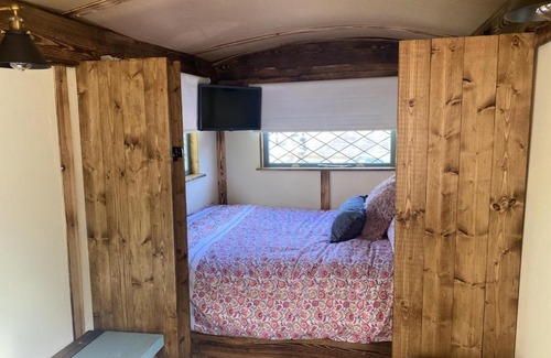 Turnchapel House | Modern Shepherd's Hut at St Anne's