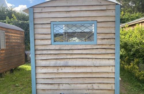 Turnchapel House | Modern Shepherd's Hut at St Anne's