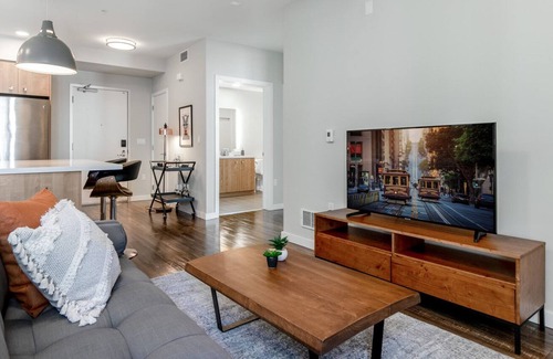 South of Market Apartment | Modern SoMa 1BR w/ Gym + Roofdeck near BART (Civic Center) by Blueground