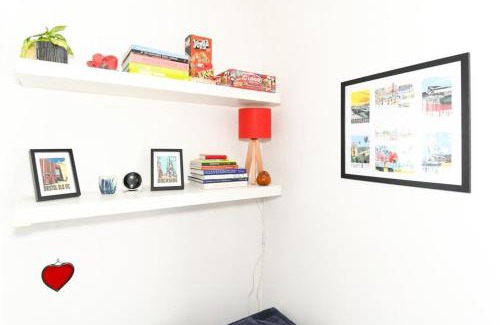 Southville Apartment | Modern Southville Apartment 5 Min Walk to Centre