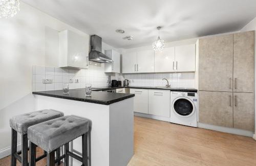Swiss Cottage Apartment | Modern Spacious 1 Bedroom Flat in Camden