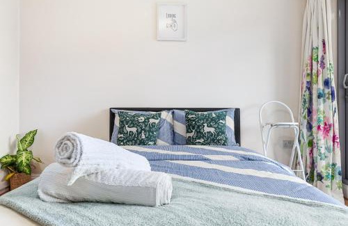 Swiss Cottage Apartment | Modern Spacious 1 Bedroom Flat in Camden