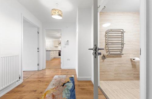 Swiss Cottage Apartment | Modern Spacious 1 Bedroom Flat in Camden