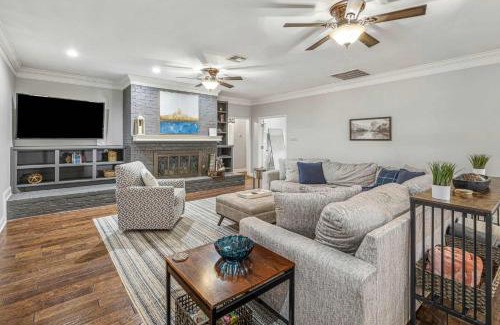 Lake Charles House | Modern Spacious 3 Bedroom Home