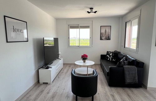 Puzol Apartment | Modern, Spacious 3BD/2BA Apt, 15 Mins to Valencia, WiFi, AC, Parking, Elevator