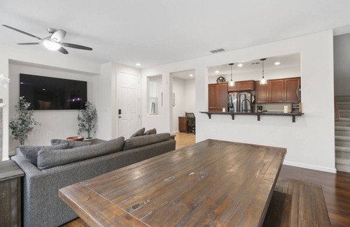 Folsom House | Modern Spacious 3BR 3BA Family Home in Folsom
