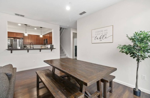 Folsom House | Modern Spacious 3BR 3BA Family Home in Folsom