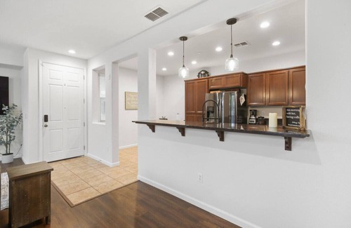 Folsom House | Modern Spacious 3BR 3BA Family Home in Folsom