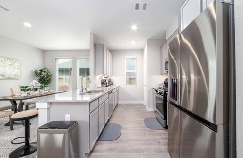 Rosenberg House | Modern & Spacious 4-Bedroom Home in Rosenberg, TX