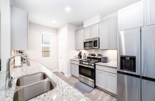 Rosenberg House | Modern & Spacious 4-Bedroom Home in Rosenberg, TX