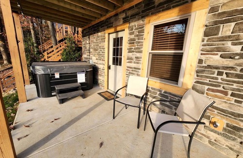 Scio Cabin | Modern Spacious Cabin with Jacuzzi and Panoramic Views in Ohio